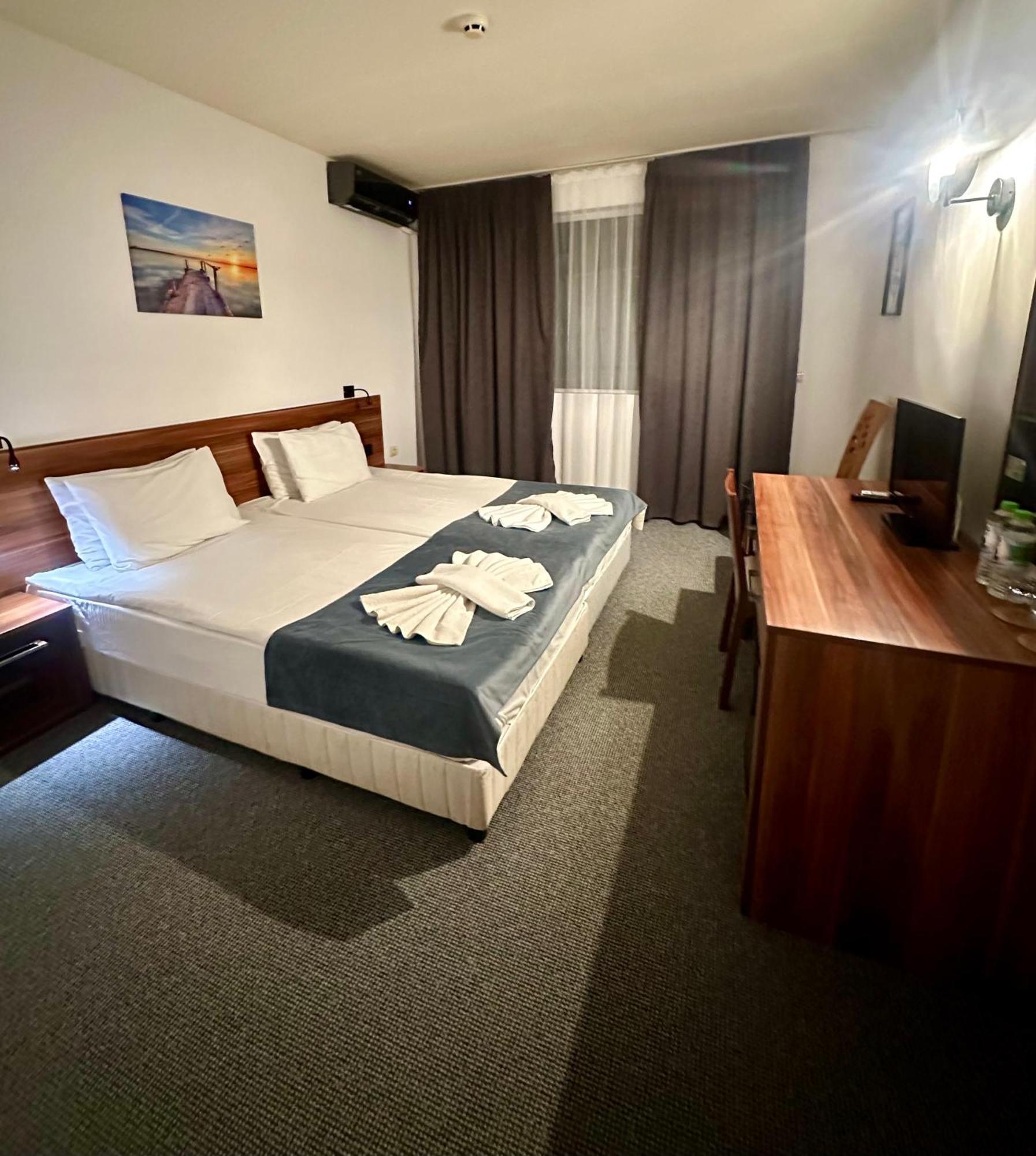 Brilliance Hotel Varna Exterior photo